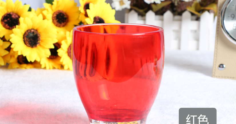 火热的红色杯子，给客房里带来一份火热与激情